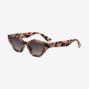 Cat Eye Polycarbonate Sunglasses in Leopard